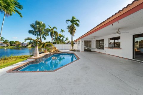 Villa ou maison à vendre à Miami, Floride: 4 chambres, 175.59 m2 № 1975359 - photo 24
