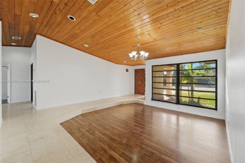 Villa ou maison à vendre à Miami, Floride: 4 chambres, 175.59 m2 № 1975359 - photo 4