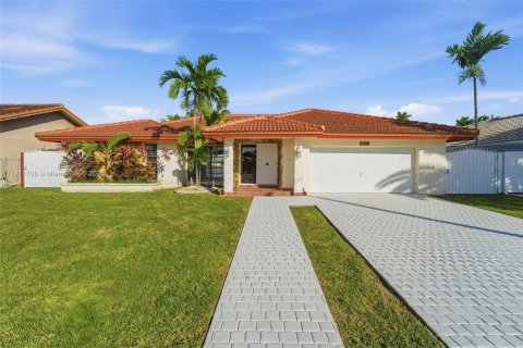 Villa ou maison à vendre à Miami, Floride: 4 chambres, 175.59 m2 № 1975359 - photo 2