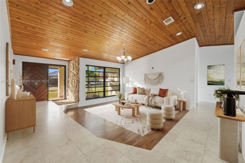 Villa ou maison à vendre à Miami, Floride: 4 chambres, 175.59 m2 № 1975359 - photo 3