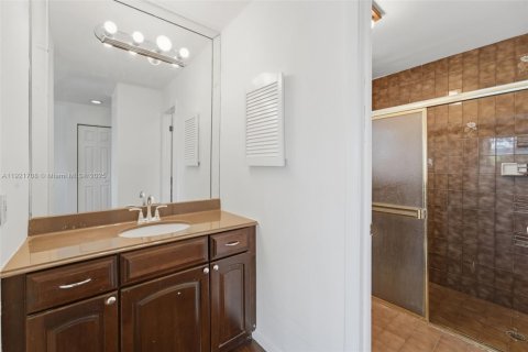 Villa ou maison à vendre à Miami, Floride: 4 chambres, 175.59 m2 № 1975359 - photo 21