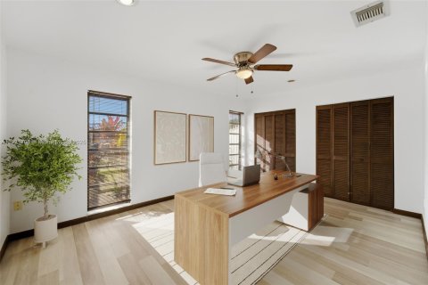 Villa ou maison à vendre à Miami, Floride: 4 chambres, 175.59 m2 № 1975359 - photo 16
