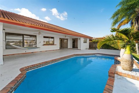Villa ou maison à vendre à Miami, Floride: 4 chambres, 175.59 m2 № 1975359 - photo 27