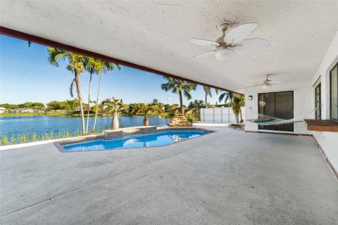Villa ou maison à vendre à Miami, Floride: 4 chambres, 175.59 m2 № 1975359 - photo 25