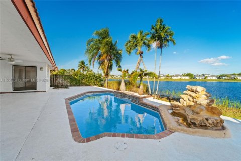 Villa ou maison à vendre à Miami, Floride: 4 chambres, 175.59 m2 № 1975359 - photo 8