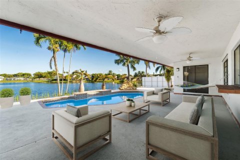 Villa ou maison à vendre à Miami, Floride: 4 chambres, 175.59 m2 № 1975359 - photo 9