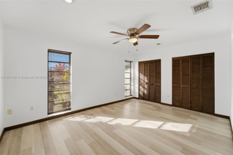 Villa ou maison à vendre à Miami, Floride: 4 chambres, 175.59 m2 № 1975359 - photo 17