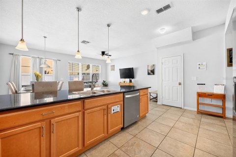 Townhouse in Kissimmee, Florida 4 bedrooms, 152.08 sq.m. № 2393610 - photo 6