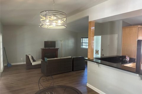 Casa en alquiler en Tampa, Florida, 3 dormitorios, 161.19 m2 № 1911613 - foto 4