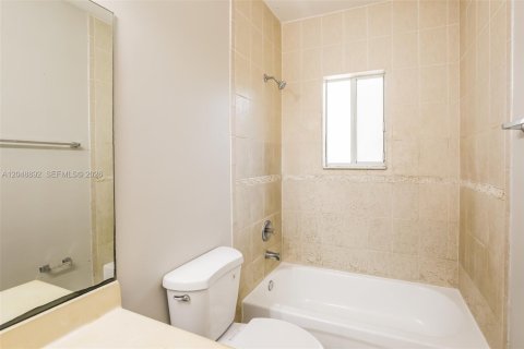 Villa ou maison à louer à Homestead, Floride: 3 chambres, 128.76 m2 № 2168609 - photo 17
