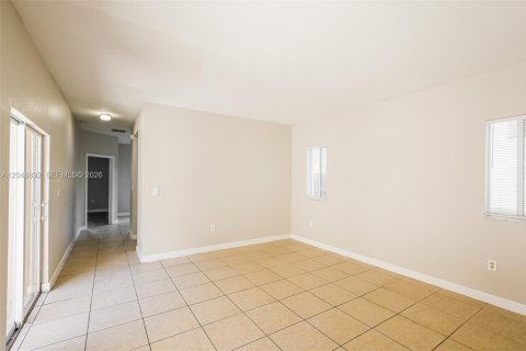 Villa ou maison à louer à Homestead, Floride: 3 chambres, 128.76 m2 № 2168609 - photo 2
