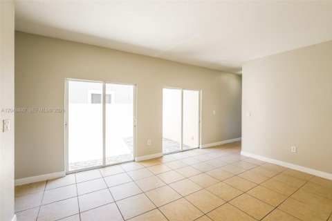 Villa ou maison à louer à Homestead, Floride: 3 chambres, 128.76 m2 № 2168609 - photo 4