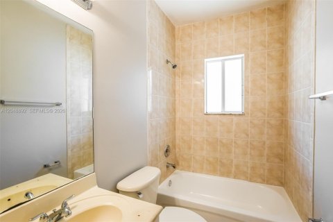 Villa ou maison à louer à Homestead, Floride: 3 chambres, 128.76 m2 № 2168609 - photo 16