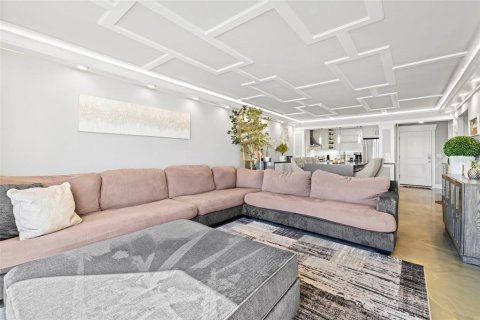 Condo in South Pasadena, Florida, 2 bedrooms  № 1883625 - photo 12