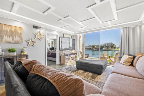 Condo in South Pasadena, Florida, 2 bedrooms  № 1883625 - photo 13