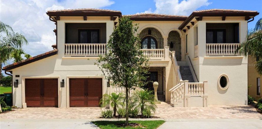 Villa ou maison à Four Corners, Floride 10 chambres, 1351.36 m2 № 1906146