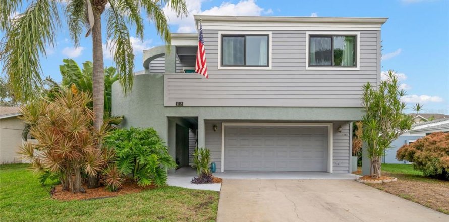 House in Tierra Verde, Florida 3 bedrooms, 217.02 sq.m. № 1364638