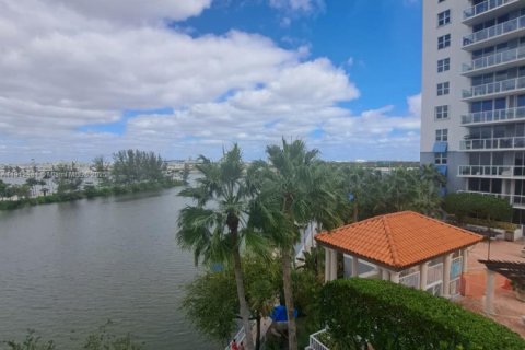 Copropriété à vendre à Miami, Floride: 2 chambres, 84.91 m2 № 1969270 - photo 2