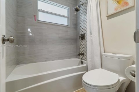 Casa en venta en Delray Beach, Florida, 4 dormitorios, 211.72 m2 № 1989319 - foto 26