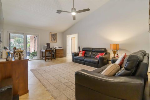 Casa en venta en Delray Beach, Florida, 4 dormitorios, 211.72 m2 № 1989319 - foto 15