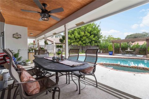 Casa en venta en Delray Beach, Florida, 4 dormitorios, 211.72 m2 № 1989319 - foto 17