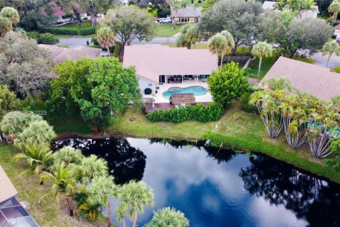 Casa en venta en Delray Beach, Florida, 4 dormitorios, 211.72 m2 № 1989319 - foto 3