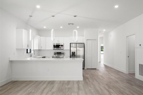 Casa en venta en Apopka, Florida, 4 dormitorios, 178.74 m2 № 2219626 - foto 12