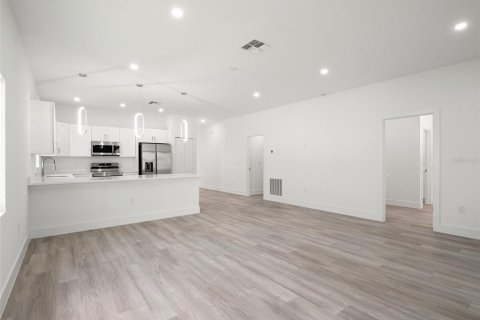 Casa en venta en Apopka, Florida, 4 dormitorios, 178.74 m2 № 2219626 - foto 13