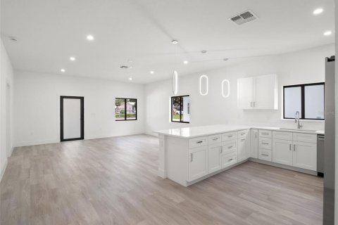 Casa en venta en Apopka, Florida, 4 dormitorios, 178.74 m2 № 2219626 - foto 9