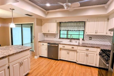 House in Winter Haven, Florida 3 bedrooms, 185.62 sq.m. № 1831591 - photo 3