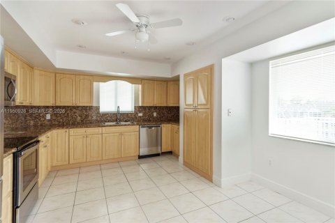 Снять в аренду виллу или дом в Корал-Гейблс, Флорида 4 спальни, 271.74м2, № 2005737 - фото 4