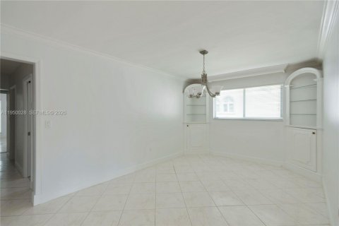 Снять в аренду виллу или дом в Корал-Гейблс, Флорида 4 спальни, 271.74м2, № 2005737 - фото 6