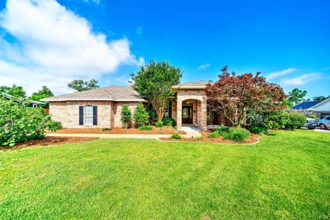House in Panama City, Florida 3 bedrooms, 259.48 sq.m. № 590125 - photo 1