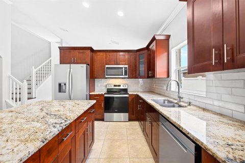 House in Orlando, Florida 4 bedrooms, 256.87 sq.m. № 2151938 - photo 4