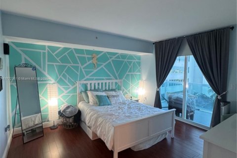 Condo in Miami, Florida, 1 bedroom  № 1607762 - photo 7