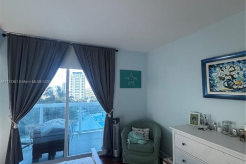 Condo in Miami, Florida, 1 bedroom  № 1607762 - photo 8