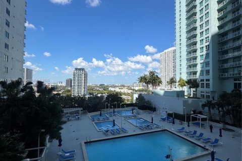 Condo in Miami, Florida, 1 bedroom  № 1607762 - photo 14