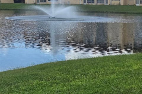 Condominio en venta en Sunrise, Florida, 2 dormitorios, 78.97 m2 № 1942389 - foto 1