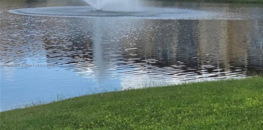 Condominio en Sunrise, Florida, 2 dormitorios  № 1942389