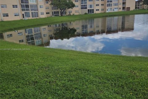 Condominio en venta en Sunrise, Florida, 2 dormitorios, 78.97 m2 № 1942389 - foto 2