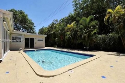 House in Miami, Florida 5 bedrooms, 278.52 sq.m. № 1976507 - photo 3