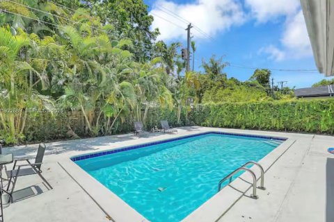 House in Miami, Florida 5 bedrooms, 278.52 sq.m. № 1976507 - photo 24