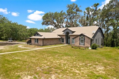 House in Dade City, Florida 3 bedrooms, 286.05 sq.m. № 1778711 - photo 5