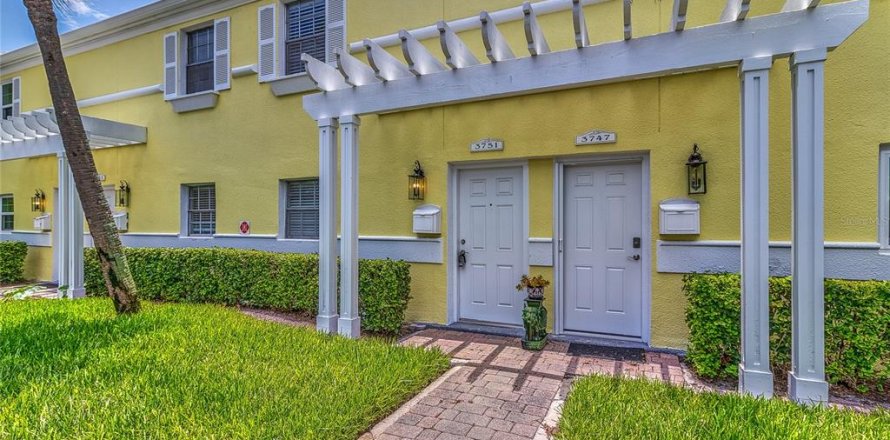 Townhouse in Saint Petersburg, Florida 2 bedrooms, 97.83 sq.m. № 1640918