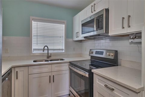 Купить таунхаус в Сент-Питерсберг, Флорида 5 комнат, 97.83м2, № 1640918 - фото 12