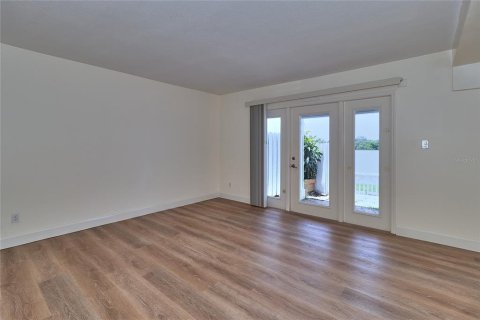 Adosado en venta en Saint Petersburg, Florida, 2 dormitorios, 97.83 m2 № 1640918 - foto 8