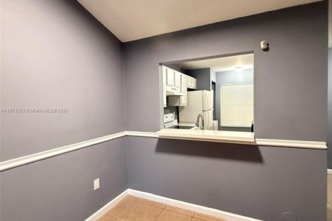 Condominio en alquiler en Sunrise, Florida, 2 dormitorios, 92.44 m2 № 1920318 - foto 3