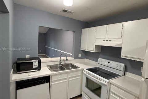 Condominio en alquiler en Sunrise, Florida, 2 dormitorios, 92.44 m2 № 1920318 - foto 1