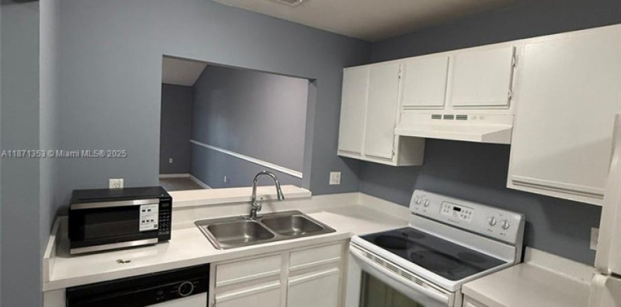 Condominio en Sunrise, Florida, 2 dormitorios № 1920318