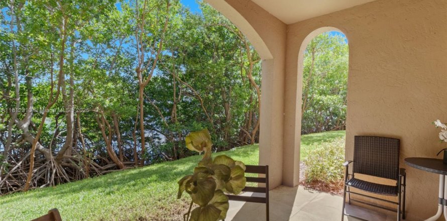 Condominio en Aventura, Florida, 2 dormitorios  № 2053865